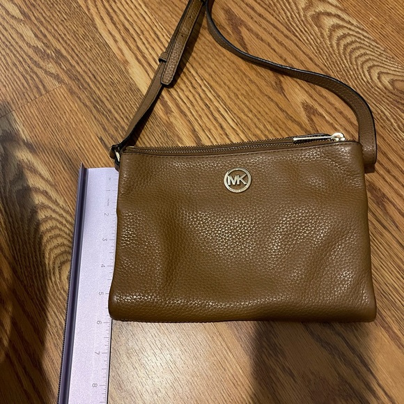 Michael Kors crossbody purse - Picture 2 of 7